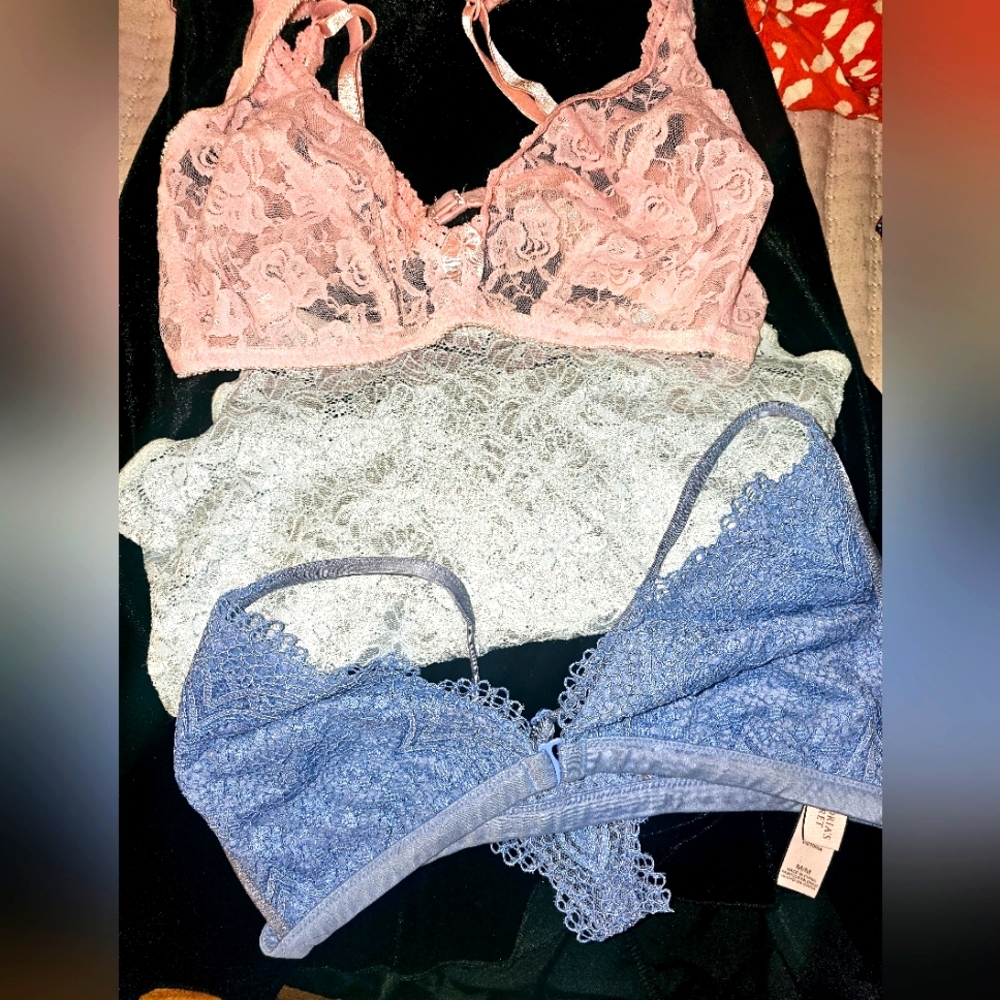 Pink and White Lace Bralette Set with Triangle Cut